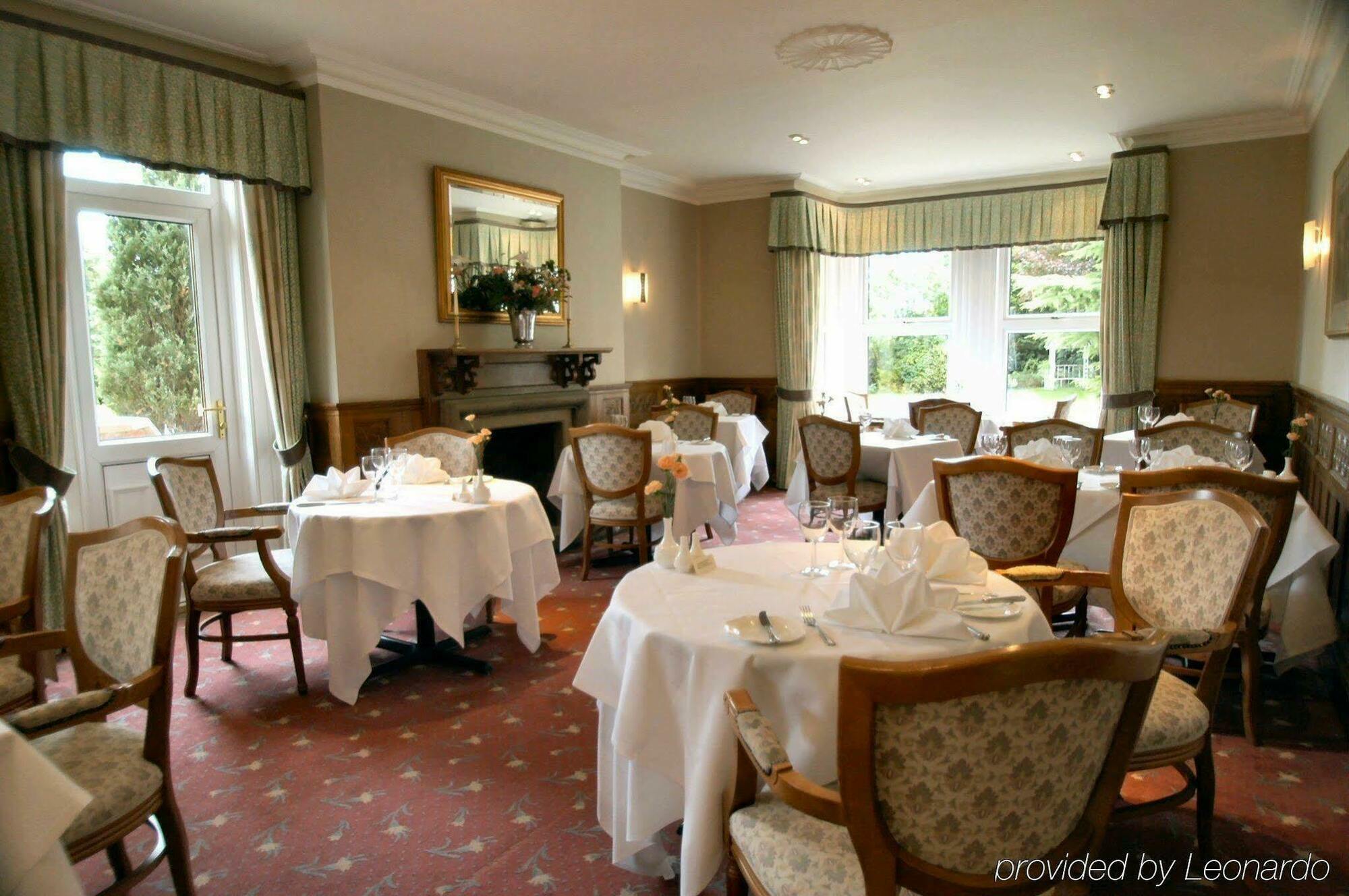 The Lodge Duxford Restoran foto